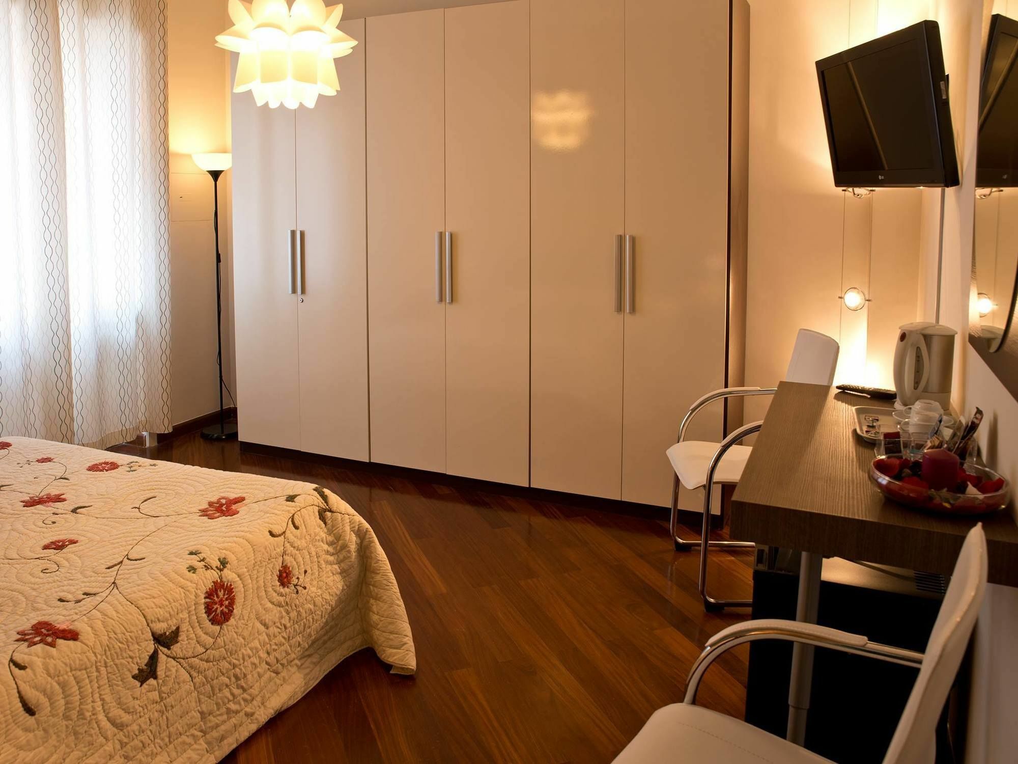B&B Sul Corso Salerno Bagian luar foto